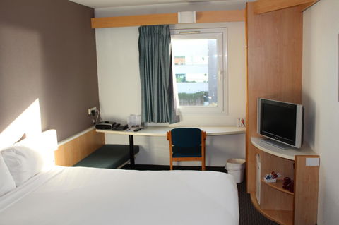 Ibis Newcastle - Sydney 4u 8