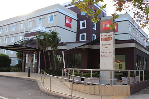 Ibis Newcastle - Sydney 4u 1