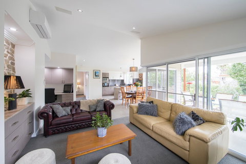 Armidale Cottage - House 2 - Accommodation Sydney 19