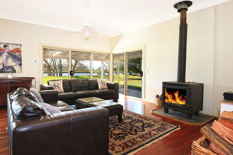 Terara Riverside Retreat - Sydney 4u 0