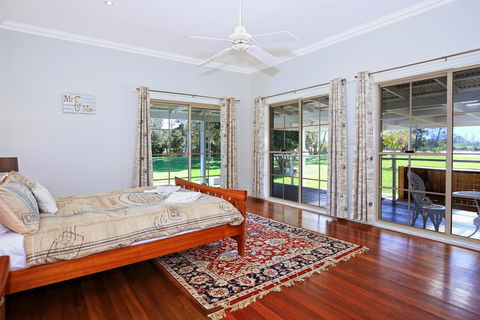 Terara Riverside Retreat - Sydney 4u 4