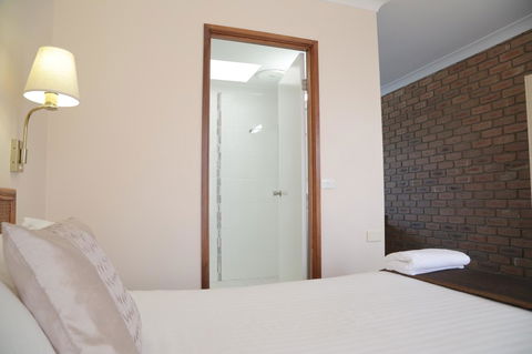 Sapphire Waters Motor Inn - Sydney 4u 31