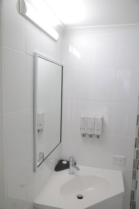 Sapphire Waters Motor Inn - Sydney 4u 11