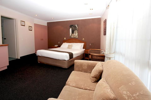 Sapphire Waters Motor Inn - Sydney 4u 6