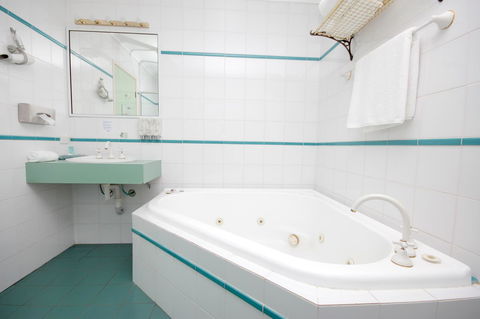 Sapphire Waters Motor Inn - Sydney 4u 7