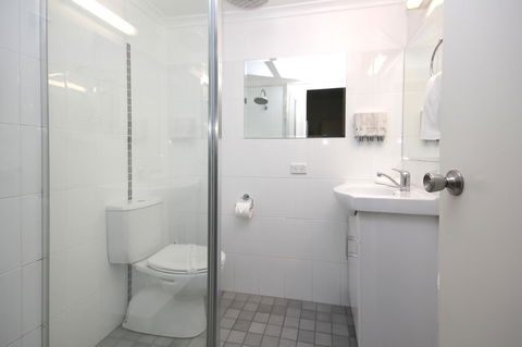 Sapphire Waters Motor Inn - Sydney 4u 24