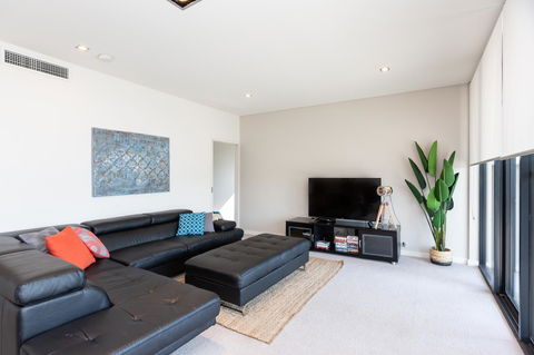Brand New Executive Apartment - Sydney 4u 22