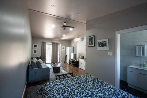 Pound Creek Gallery - Sydney 4u 16