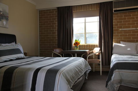Grand Manor Motor Inn - Sydney 4u 6