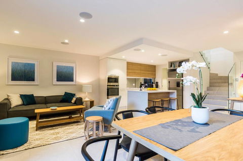 Nobbs Â· Executive 2 Storey Sydney Apartment With Pool - Sydney 4u 1