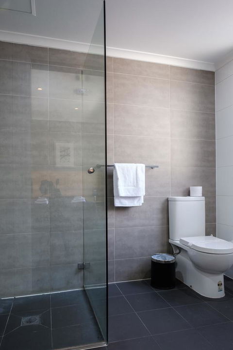 Royal Exhibition Hotel - Sydney 4u 1
