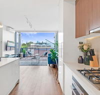 Large Light Luxe 3BDR 2BA Free Parking - walk to Sydney Uni and RPA - Sydney 4u