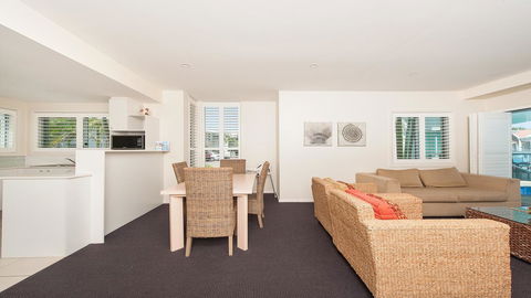 Pacific Blue, Salamander Bay - Sydney 4u 33