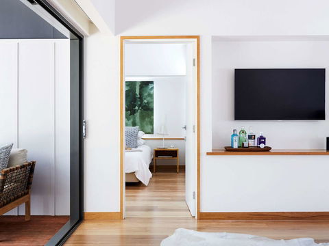 Elements Of Byron - Sydney 4u 0