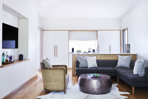 Elements Of Byron - Sydney 4u 11