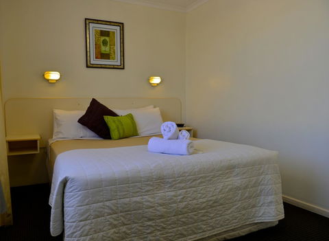 Beach House Holiday Apartments - Sydney 4u 5