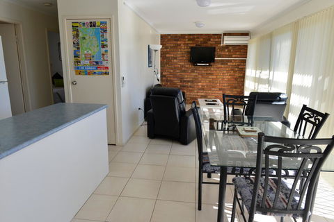 Beach House Holiday Apartments - Sydney 4u 8