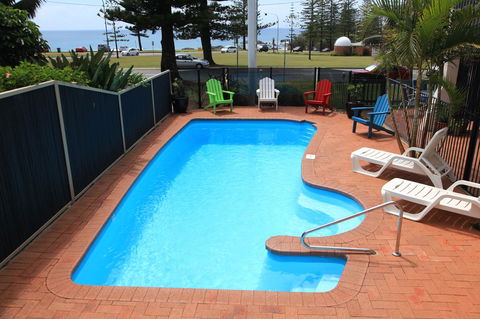 Beach House Holiday Apartments - Sydney 4u 4