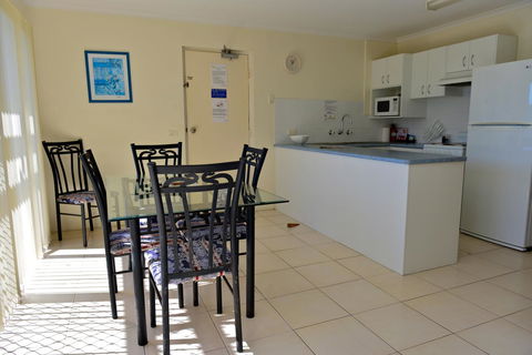 Beach House Holiday Apartments - Sydney 4u 11