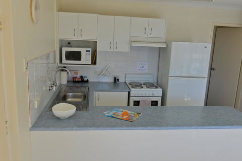 Beach House Holiday Apartments - Sydney 4u 6