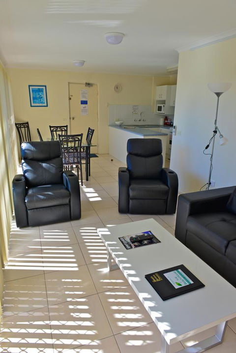 Beach House Holiday Apartments - Sydney 4u 7