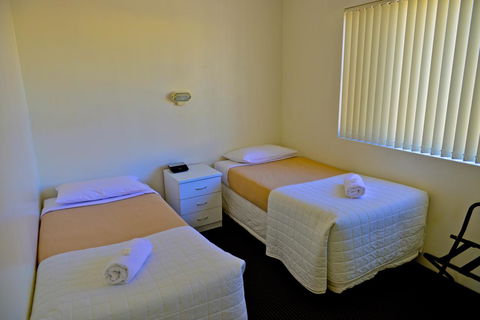 Beach House Holiday Apartments - Sydney 4u 9