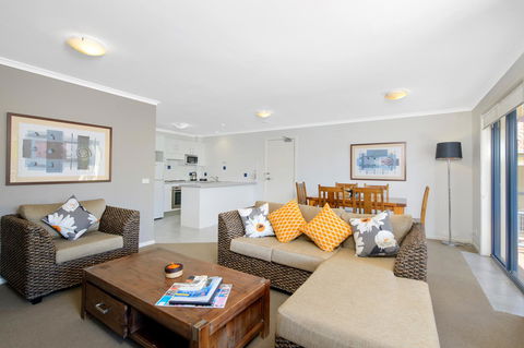 South Pacific Apartments - Sydney 4u 8