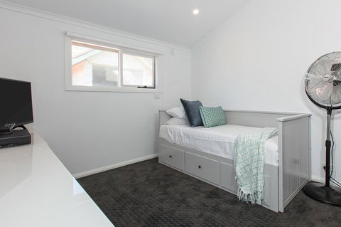 Elegant Family Home Close To Harbour And Views - Sydney 4u 8