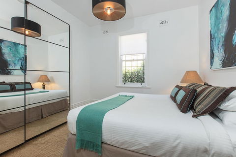 Elegant Family Home Close To Harbour And Views - Sydney 4u 1