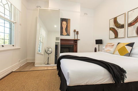 Elegant Family Home Close To Harbour And Views - Sydney 4u 2