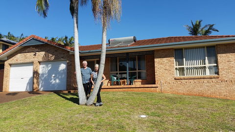 Twin Palms Holiday House At Lighthouse - Accommodation Sydney 0