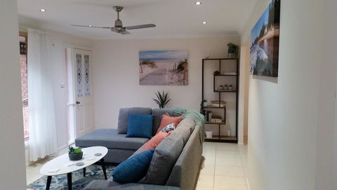 Twin Palms Holiday House At Lighthouse - Accommodation Sydney 5