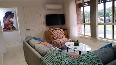 Twin Palms Holiday House At Lighthouse - Accommodation Sydney 3