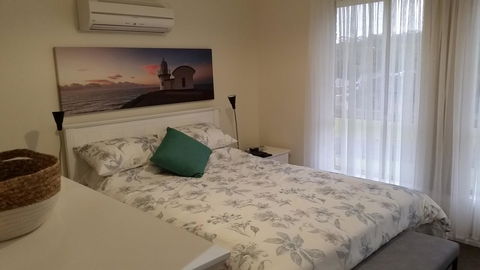 Twin Palms Holiday House At Lighthouse - Accommodation Sydney 1