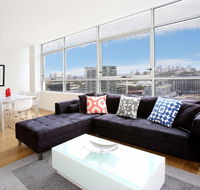 Gadigal Groove - Modern and Bright 3BR Executive Apartment in Zetland with Views - Sydney 4u