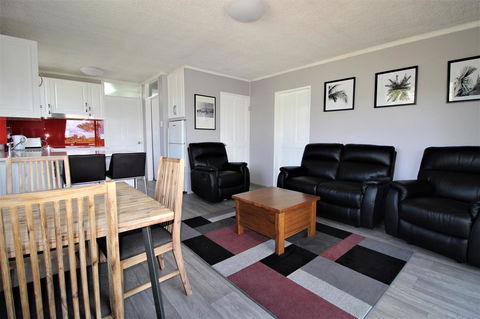 Beachfront 3, 25 Willow Street - Sydney 4u 0