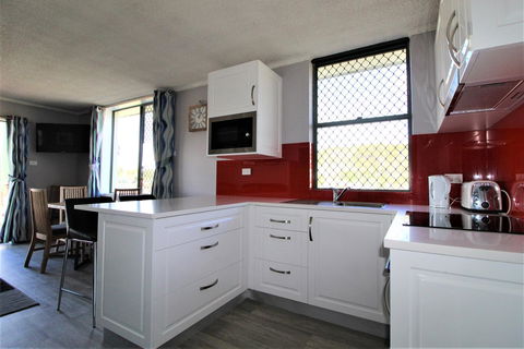 Beachfront 3, 25 Willow Street - Sydney 4u 6