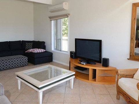 2 Cliff Road - Sydney Resort 9