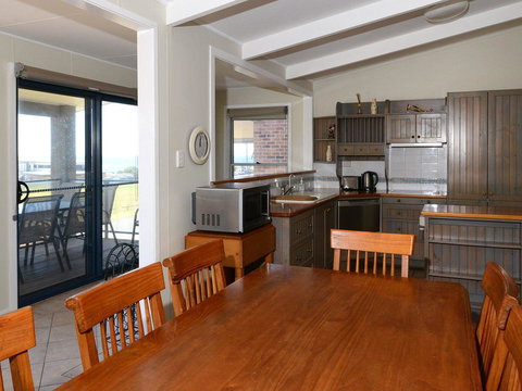 2 Cliff Road - Sydney Resort 5