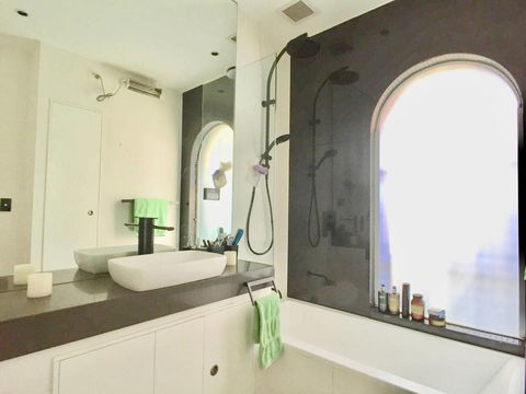 3 Storey Home Close Walk To Fox Studios SCG & City - Sydney 4u 5