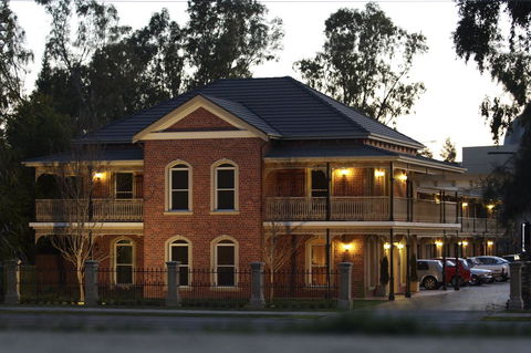 Carlyle Suites & Apartments - Accommodation Sydney 0