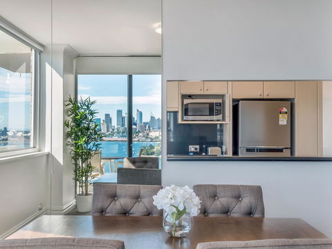 Panoramic Harbour Views And Unbeatable Comfort - Sydney 4u 8