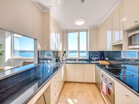 Panoramic Harbour Views And Unbeatable Comfort - Sydney 4u 7
