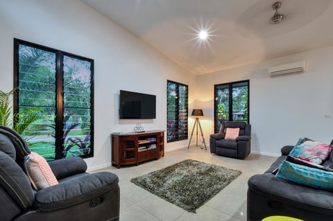 'Tropical Oasis - Darwin NT - Sydney 4u 25