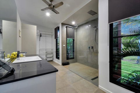 'Tropical Oasis - Darwin NT - Sydney 4u 23