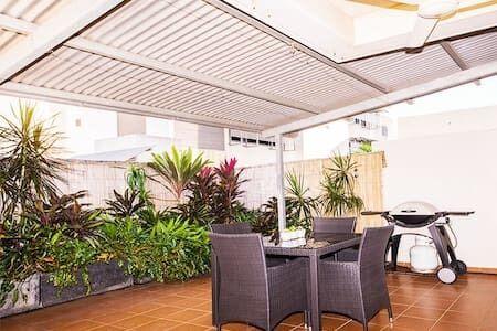 Central Studio, Darwin CBD Northern Territory - Sydney 4u 10