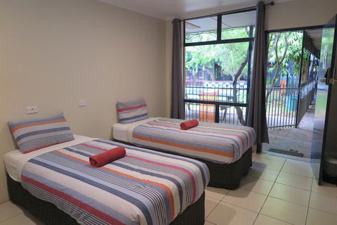 Jump Inn Alice Budget Accommodation - Sydney 4u 3