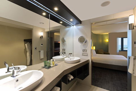Hilton Darwin - Sydney 4u 15