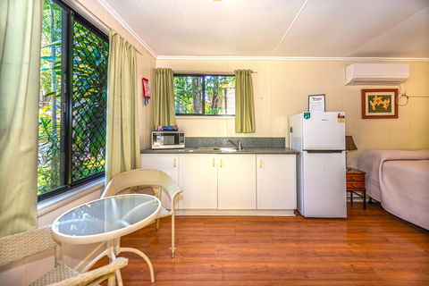 Oasis Tourist Park - Accommodation Sydney 6