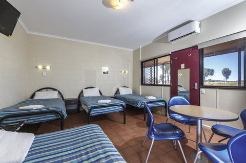 Discovery Resorts - Kings Canyon - Sydney 4u 19
